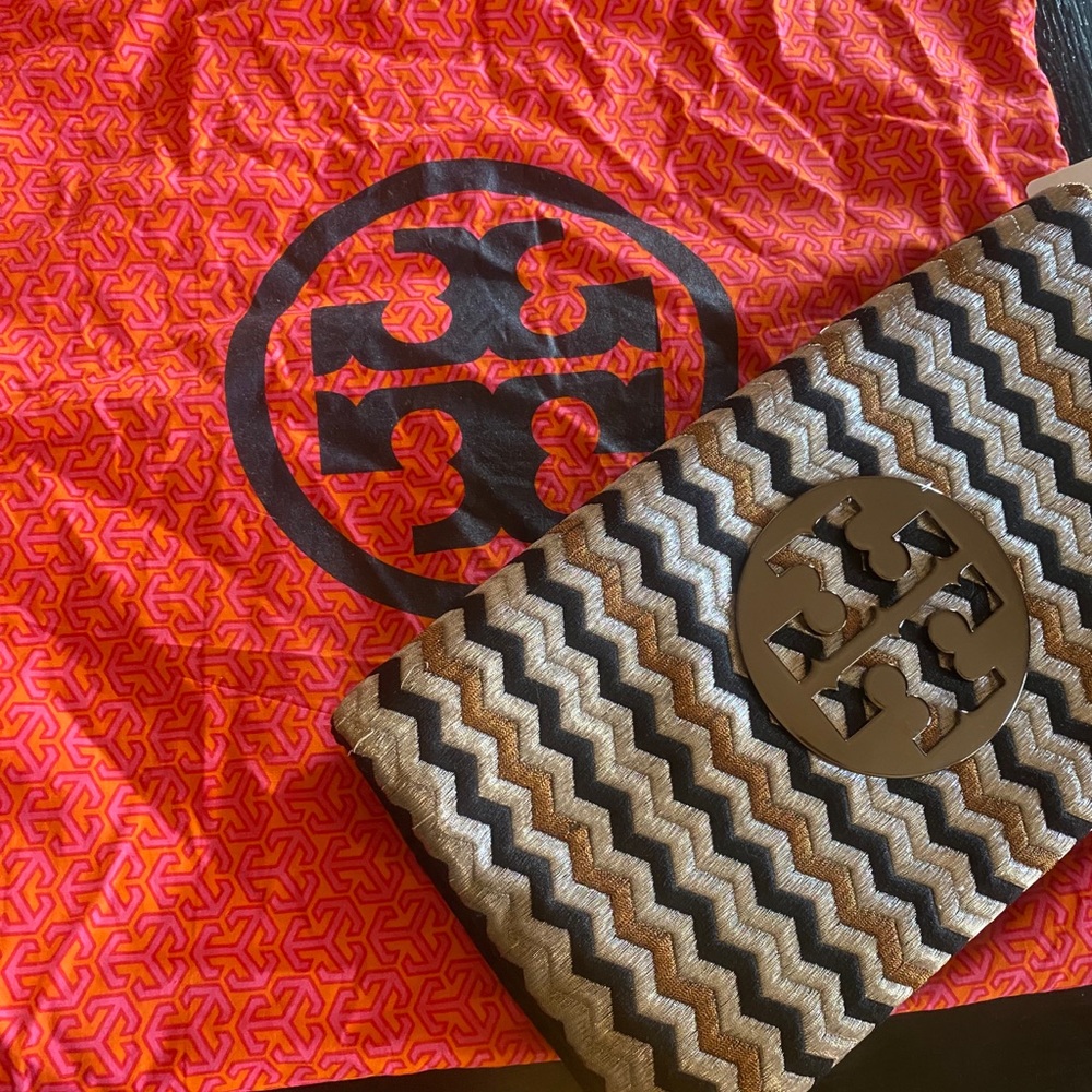 Tory Burch chevron embossed Reva Clutch EUC